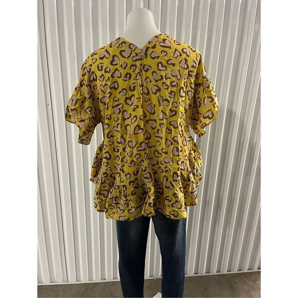Easel nwt button up heart leopard pattern top - Picture 2 of 2
